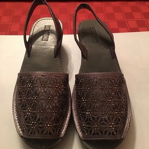 Reaction Kenneth Cole Pewter Open Toe Sandals